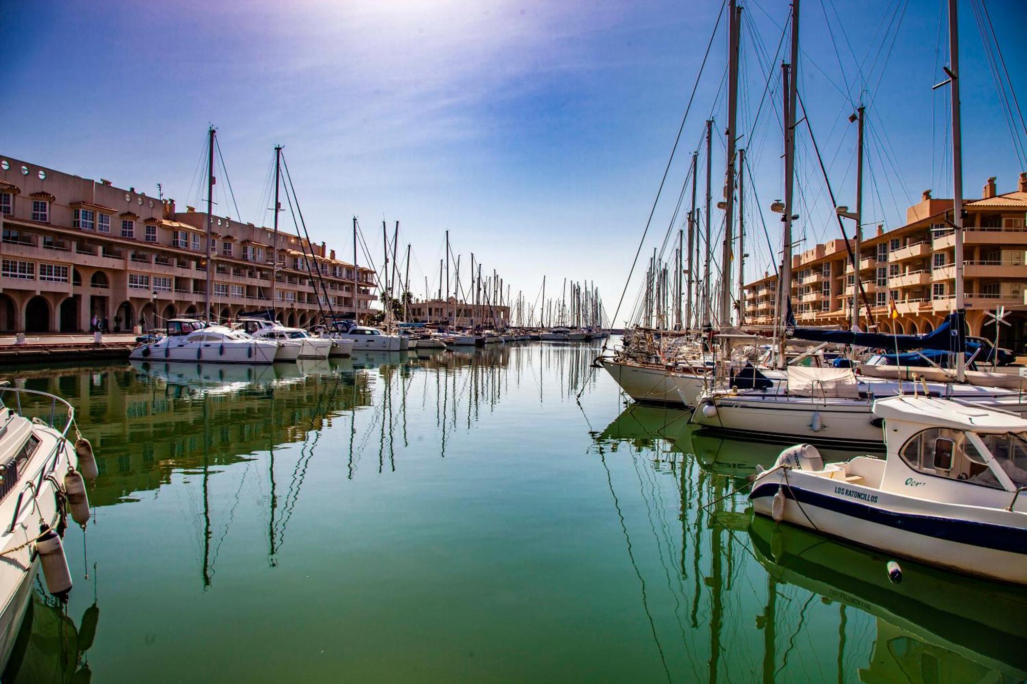 Expoholidays - Puerto Deportivo La Goleta Almerimar Bagian luar foto